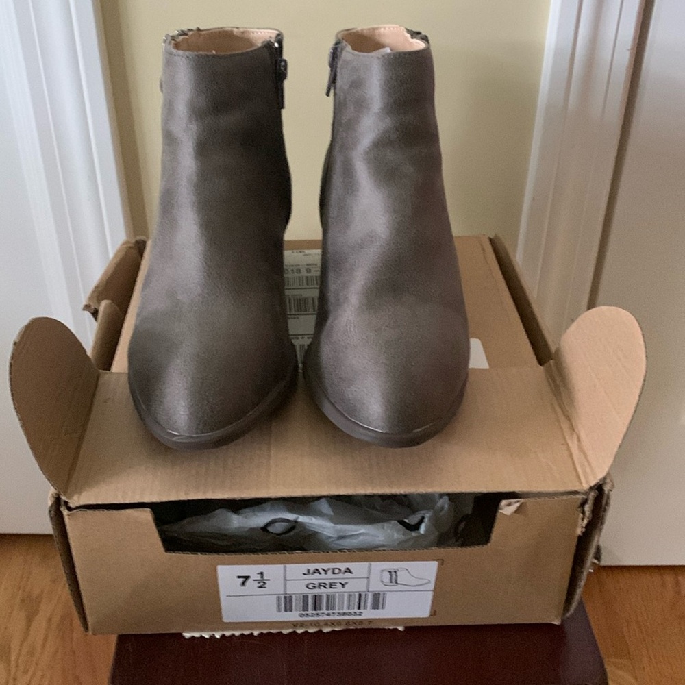 Journee Collection Jayda Women’s Ankle Boots Size 7.5M Color Grey